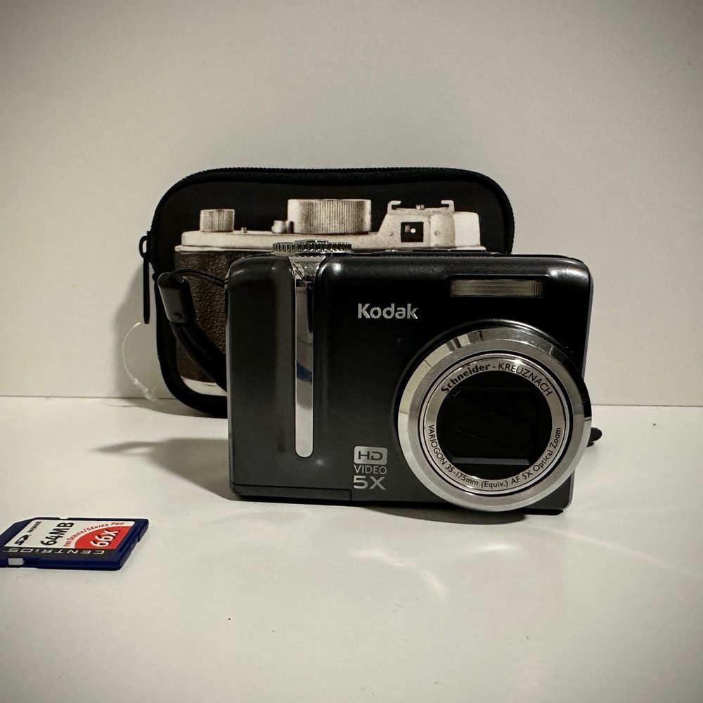 Kodak EasyShare Z1285  with case